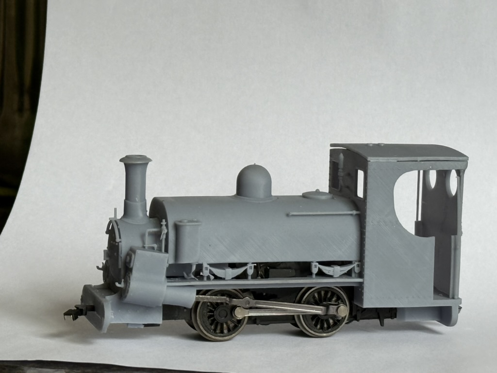 Side view of the unpainted printed Charles body on its chassis, showing the saddle tank, dome, chimney and open-backed cab.